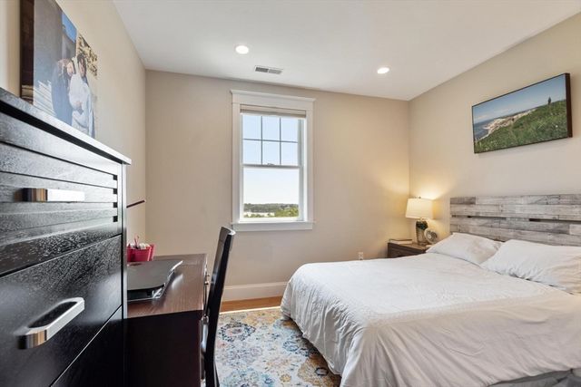 7 Bridle Spur Ln, Danvers, MA 01923
