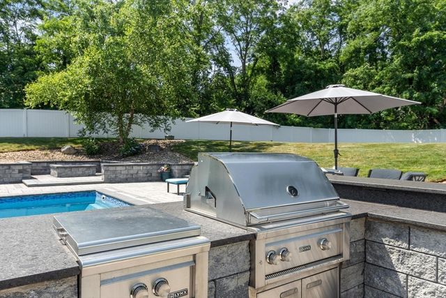 7 Bridle Spur Ln, Danvers, MA 01923