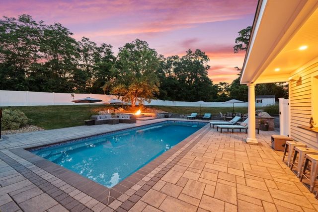 7 Bridle Spur Ln, Danvers, MA 01923