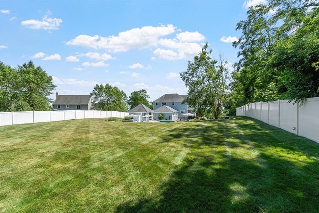 7 Bridle Spur Ln, Danvers, MA 01923