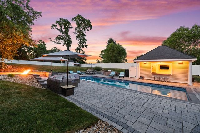 7 Bridle Spur Ln, Danvers, MA 01923