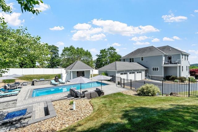 7 Bridle Spur Ln, Danvers, MA 01923