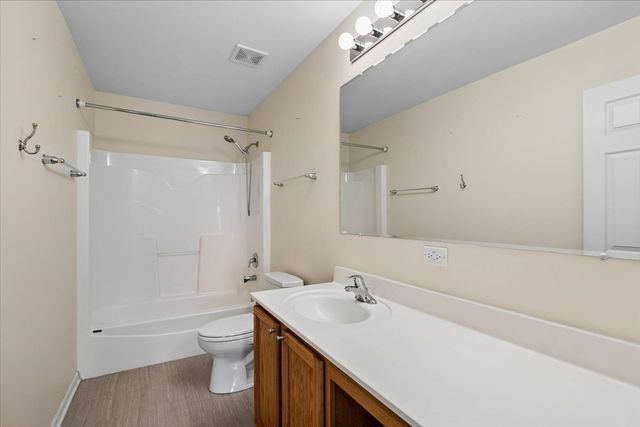 2589 Portage Avenue, Wauconda, IL 60084