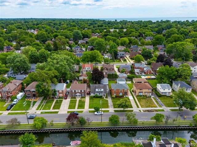 648 Alter Road, Detroit, MI 48215