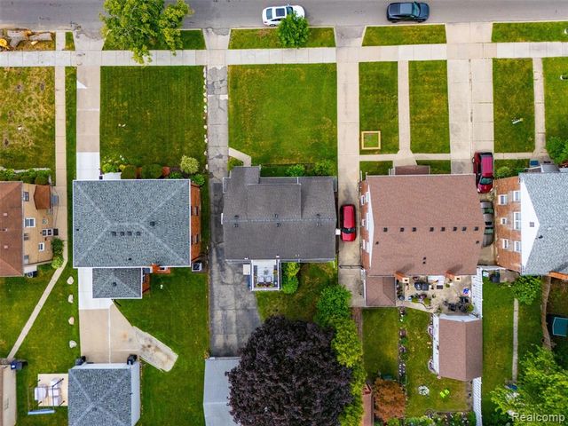 648 Alter Road, Detroit, MI 48215