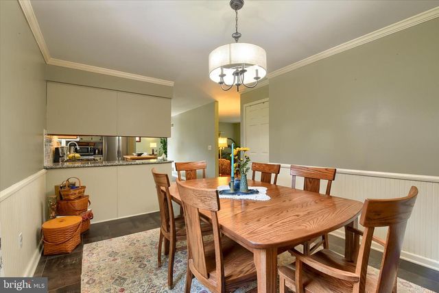 8 HAVERFORD CIR, Manchester, PA 17345