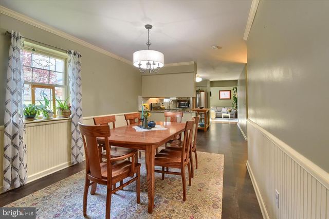 8 HAVERFORD CIR, Manchester, PA 17345