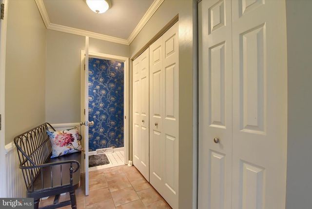 8 HAVERFORD CIR, Manchester, PA 17345