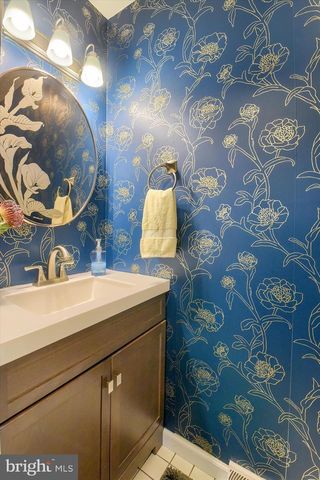 8 HAVERFORD CIR, Manchester, PA 17345