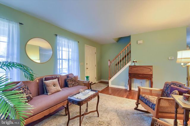 8 HAVERFORD CIR, Manchester, PA 17345