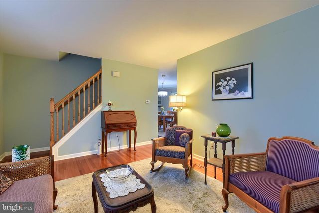 8 HAVERFORD CIR, Manchester, PA 17345