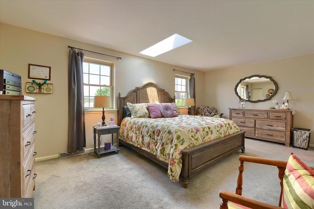 8 HAVERFORD CIR, Manchester, PA 17345