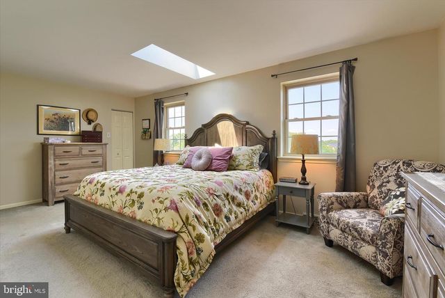8 HAVERFORD CIR, Manchester, PA 17345
