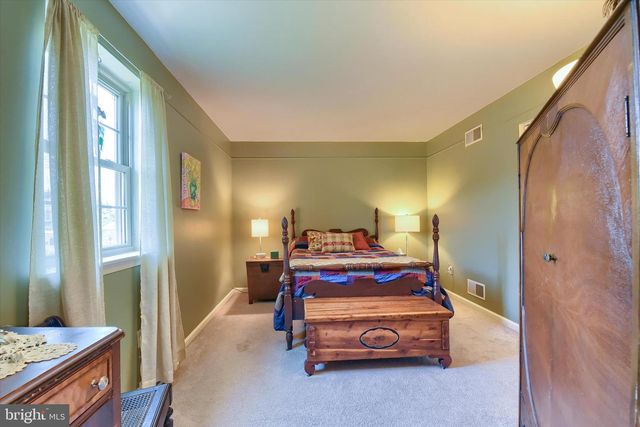 8 HAVERFORD CIR, Manchester, PA 17345