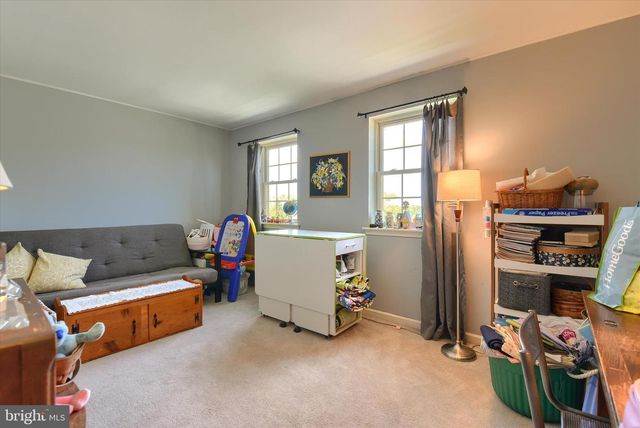 8 HAVERFORD CIR, Manchester, PA 17345