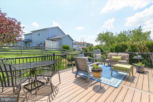 8 HAVERFORD CIR, Manchester, PA 17345