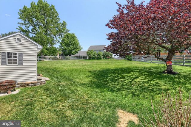 8 HAVERFORD CIR, Manchester, PA 17345