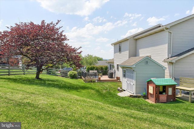8 HAVERFORD CIR, Manchester, PA 17345