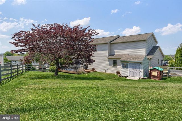 8 HAVERFORD CIR, Manchester, PA 17345