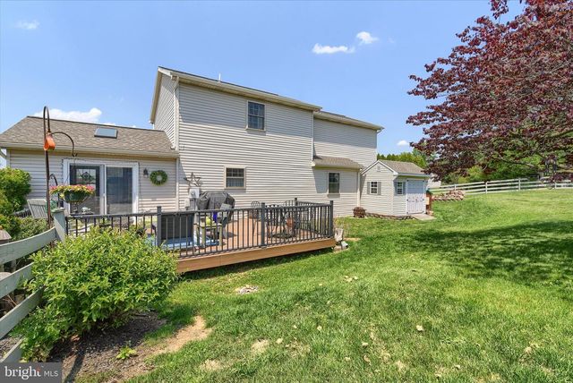 8 HAVERFORD CIR, Manchester, PA 17345