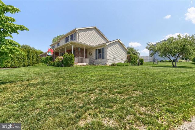 8 HAVERFORD CIR, Manchester, PA 17345