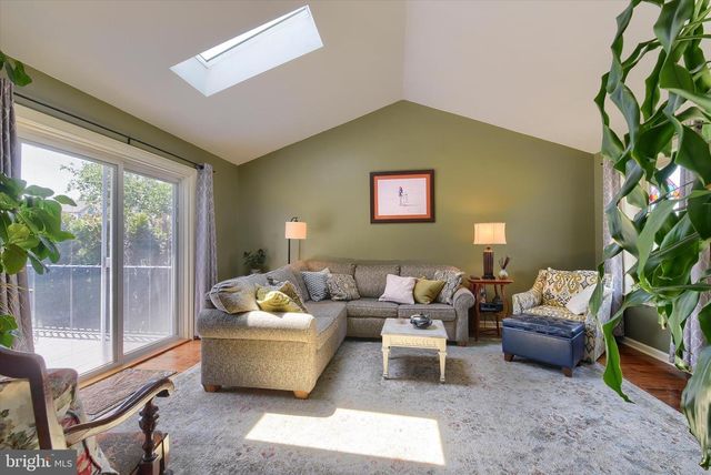 8 HAVERFORD CIR, Manchester, PA 17345