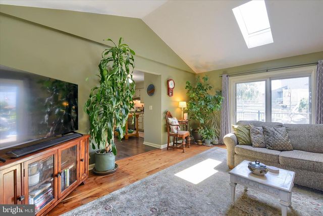 8 HAVERFORD CIR, Manchester, PA 17345