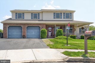 8 HAVERFORD CIR, Manchester, PA 17345