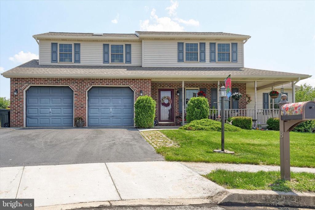 8 HAVERFORD CIR, Manchester, PA 17345