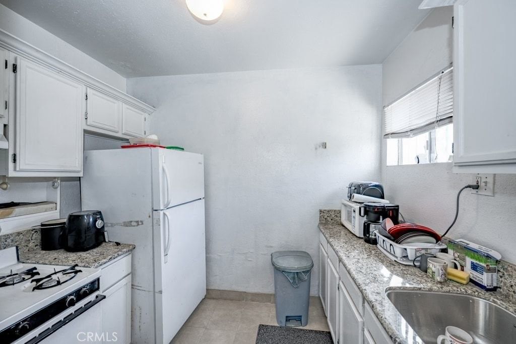 Image 15 of property listing at 6228 S Fairfax Avenue, Ladera Heights, CA 90056