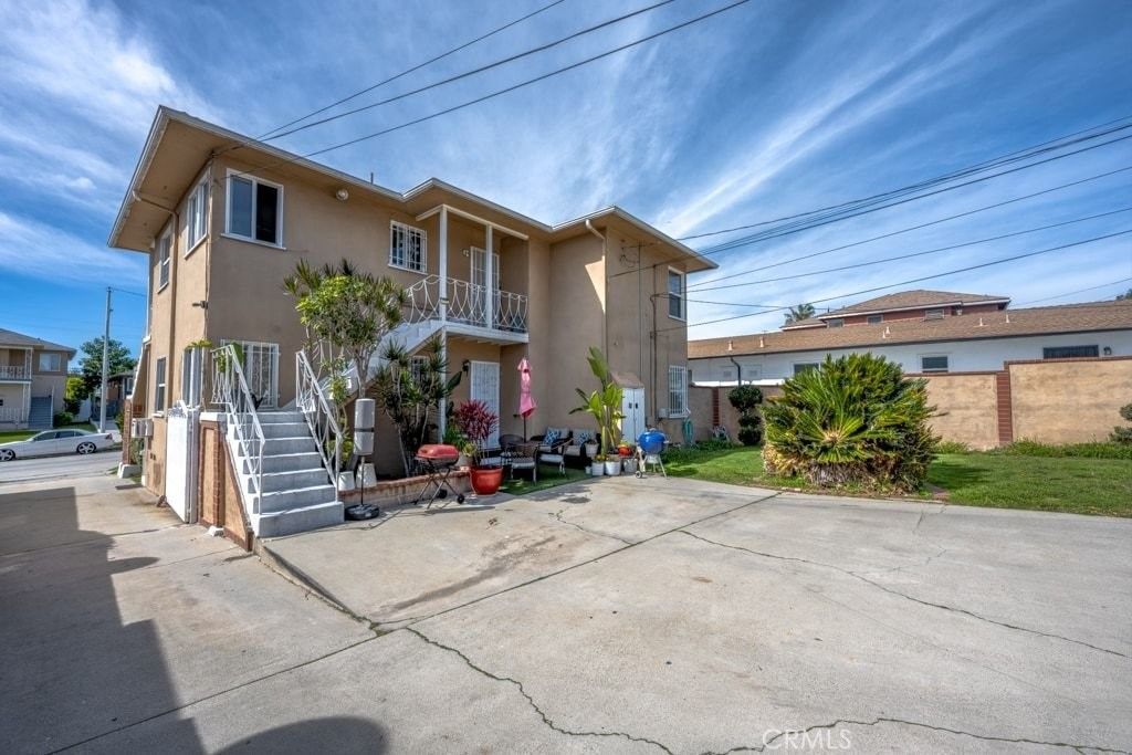 Image 5 of property listing at 6228 S Fairfax Avenue, Ladera Heights, CA 90056