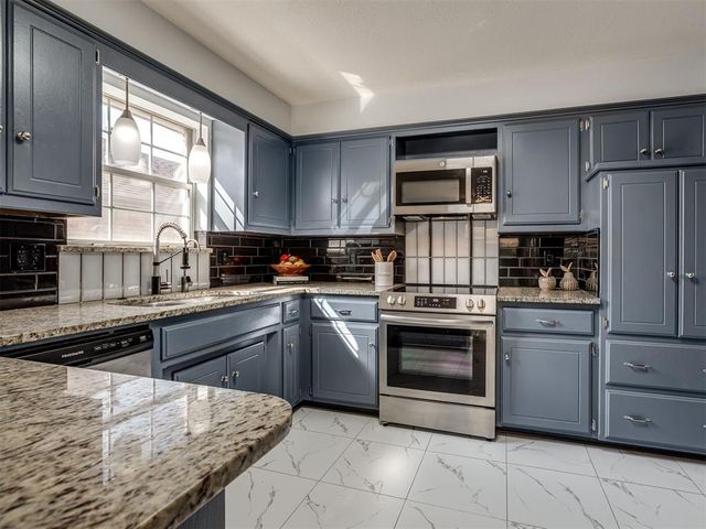 1908 Edgewater Lane, Edmond, OK 73013