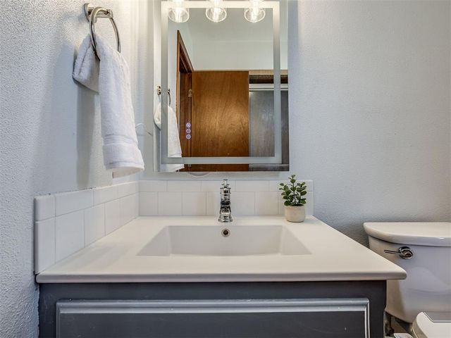 1908 Edgewater Lane, Edmond, OK 73013