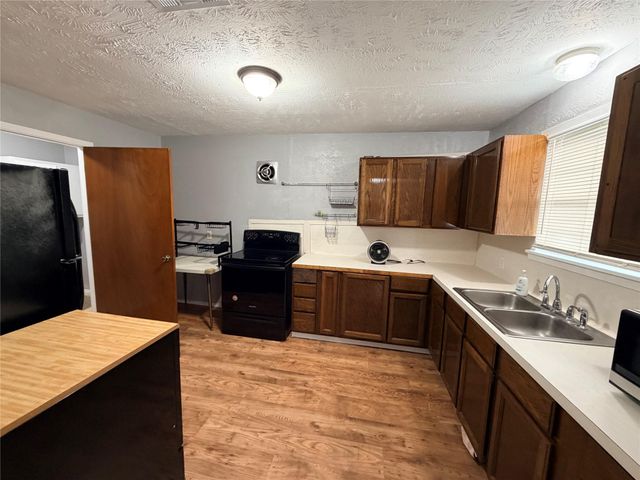 1322 Avenue N B, Huntsville, TX 77340
