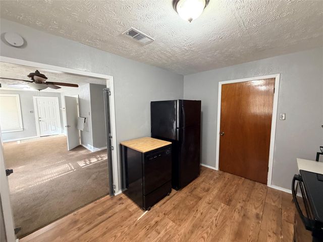 1322 Avenue N B, Huntsville, TX 77340