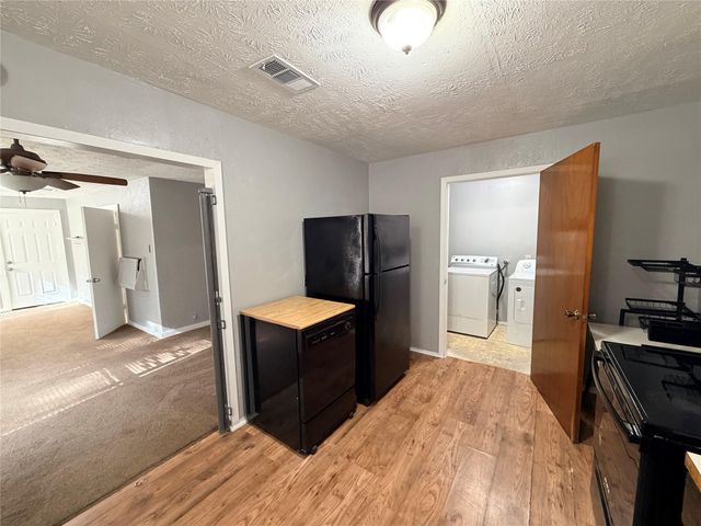 1322 Avenue N B, Huntsville, TX 77340
