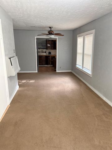 1322 Avenue N B, Huntsville, TX 77340