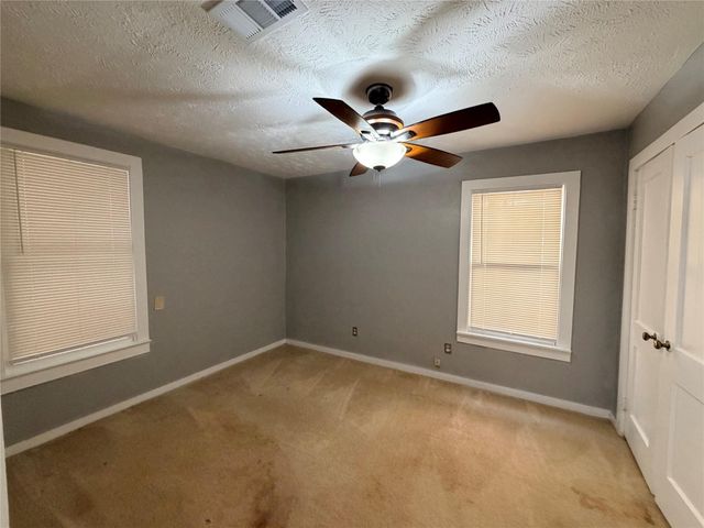 1322 Avenue N B, Huntsville, TX 77340