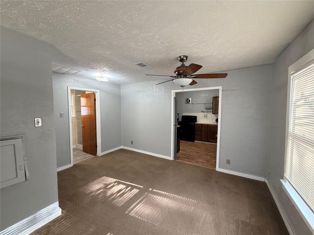 1322 Avenue N B, Huntsville, TX 77340