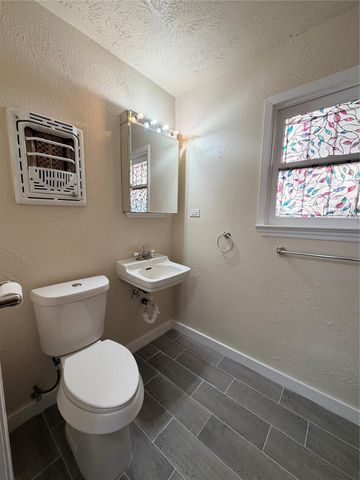 1322 Avenue N B, Huntsville, TX 77340