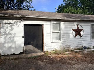 1322 Avenue N B, Huntsville, TX 77340
