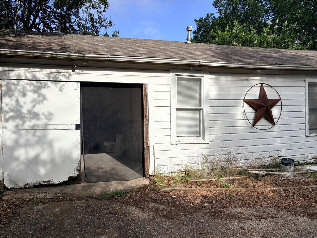 1322 Avenue N B, Huntsville, TX 77340