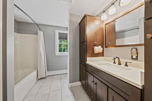 4 Bruce Rd, Holbrook, MA 02343