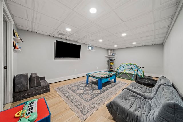 4 Bruce Rd, Holbrook, MA 02343