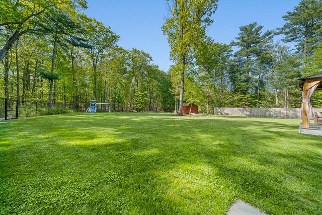 4 Bruce Rd, Holbrook, MA 02343