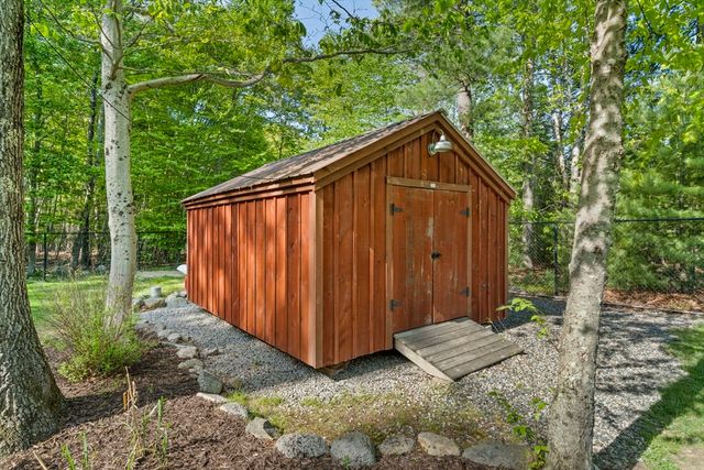 4 Bruce Rd, Holbrook, MA 02343