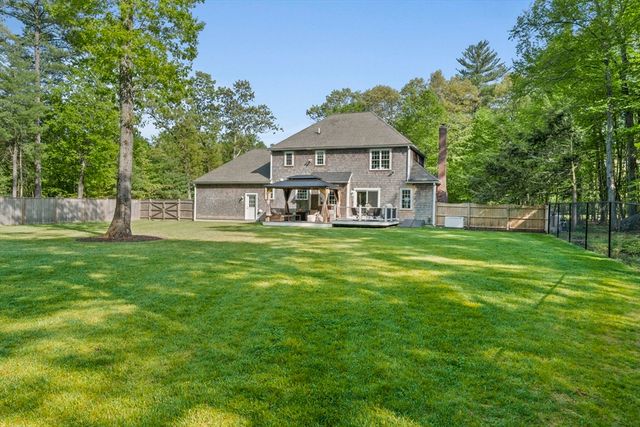 4 Bruce Rd, Holbrook, MA 02343