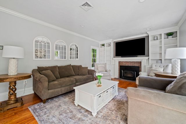 4 Bruce Rd, Holbrook, MA 02343