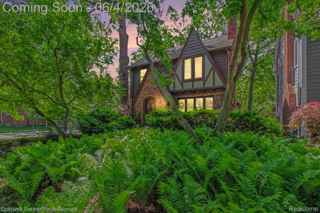 42 Wellesley Drive, Pleasant Ridge, MI 48069