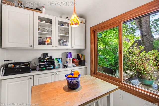 42 Wellesley Drive, Pleasant Ridge, MI 48069